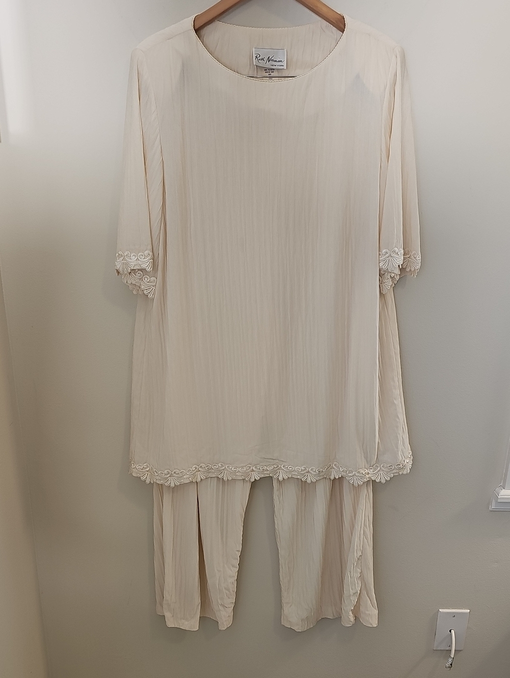 Ruth Norman Vintage 2pc Tunic Pant Set Womens Size L Cream Lace Trim Pleated USA